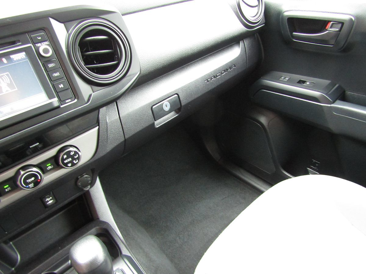 2016 Toyota Tacoma SR photo 19