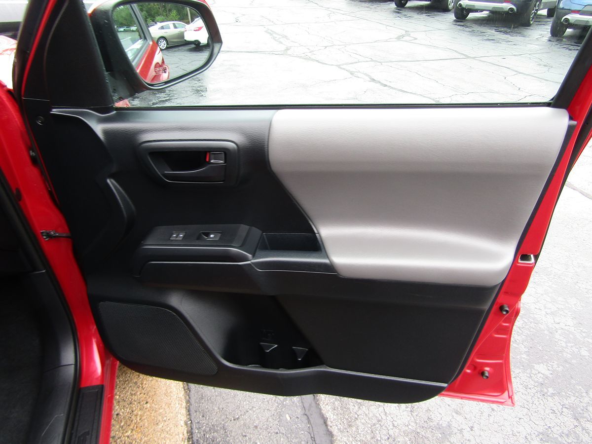 2016 Toyota Tacoma SR photo 24