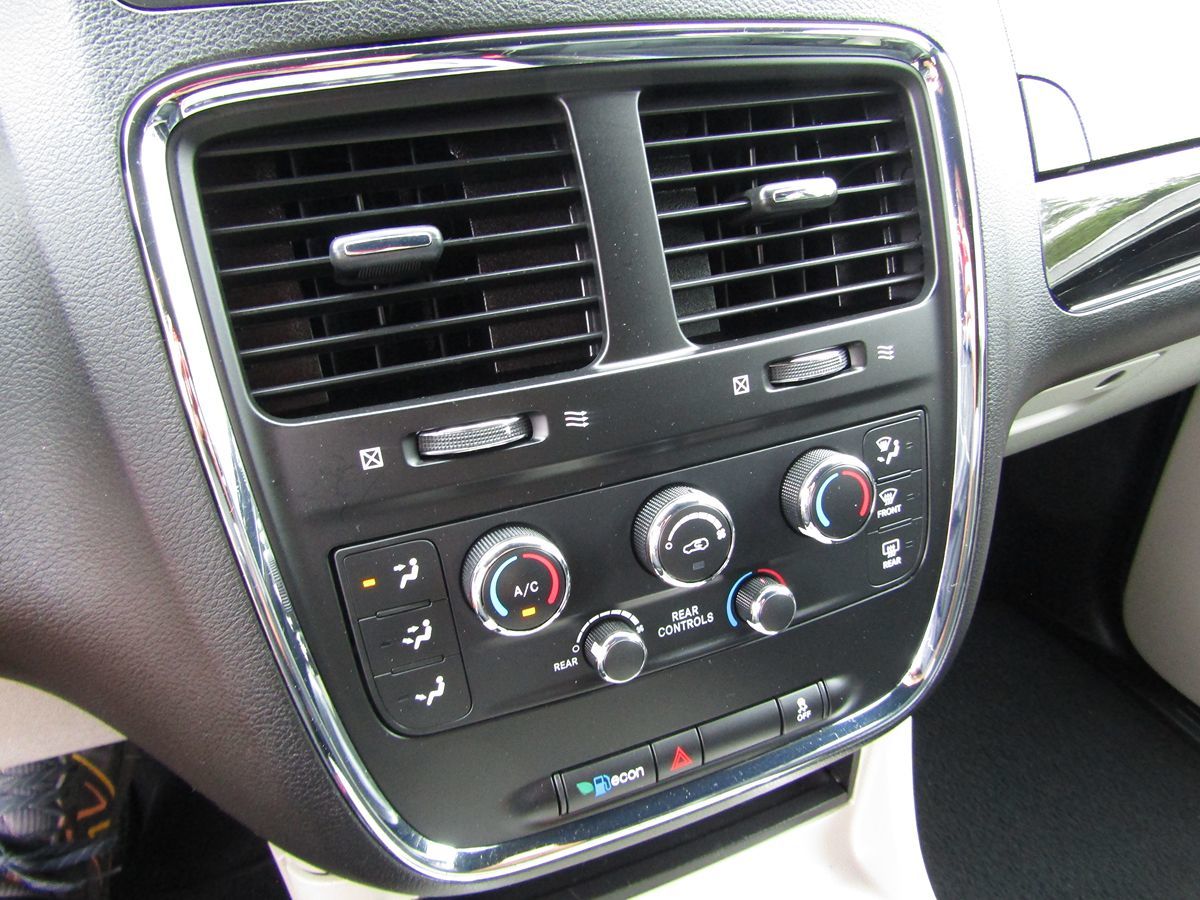 2018 Dodge Grand Caravan SXT photo 16