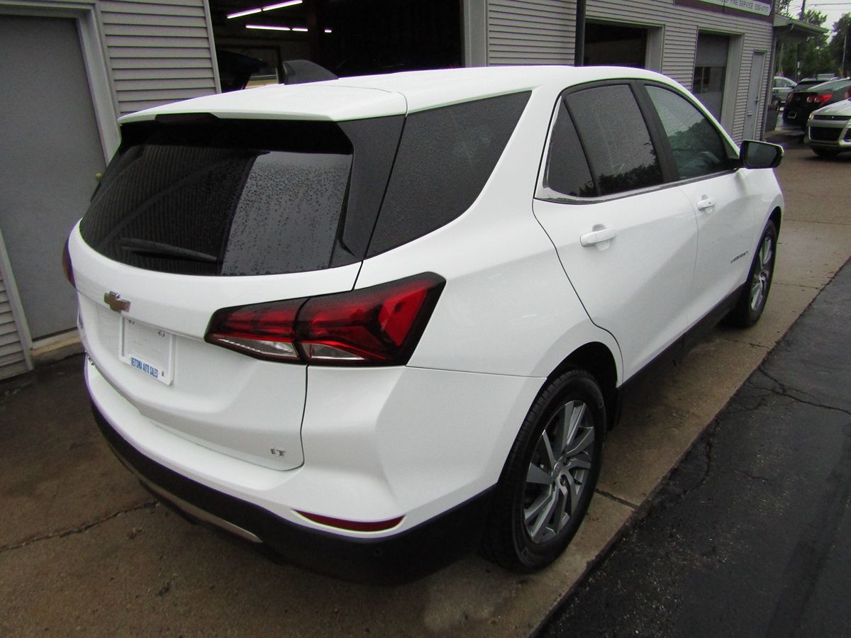 2023 Chevrolet Equinox LT photo 2