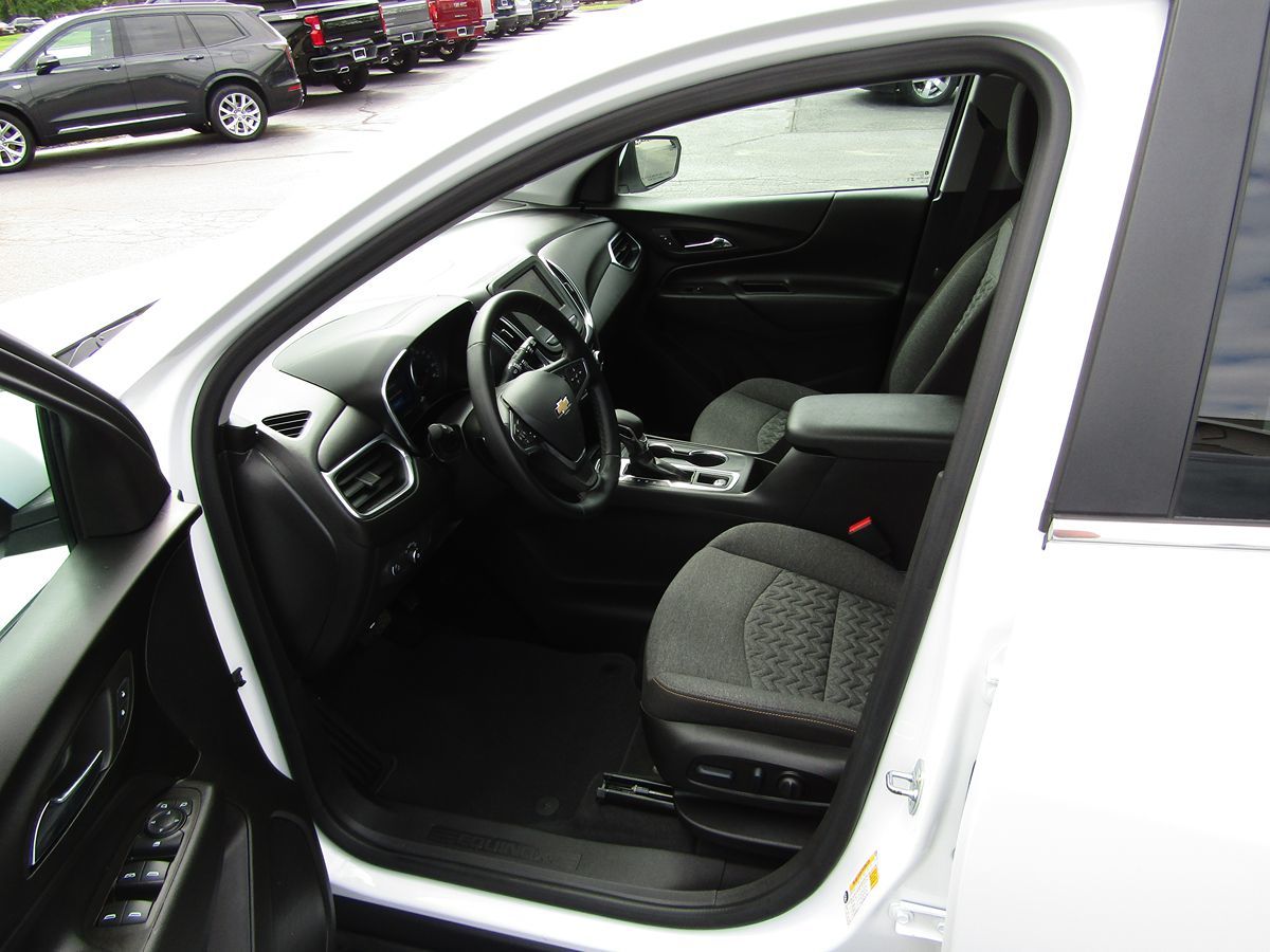 2023 Chevrolet Equinox LT photo 4