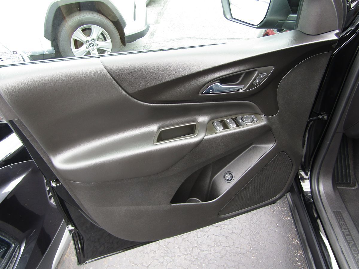 2023 Chevrolet Equinox LT photo 25