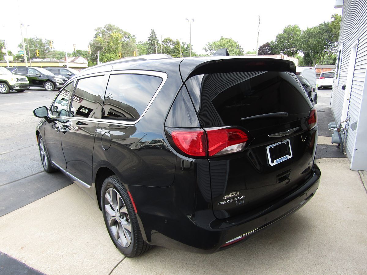 2020 Chrysler Pacifica Limited 35th Anniversary photo 3