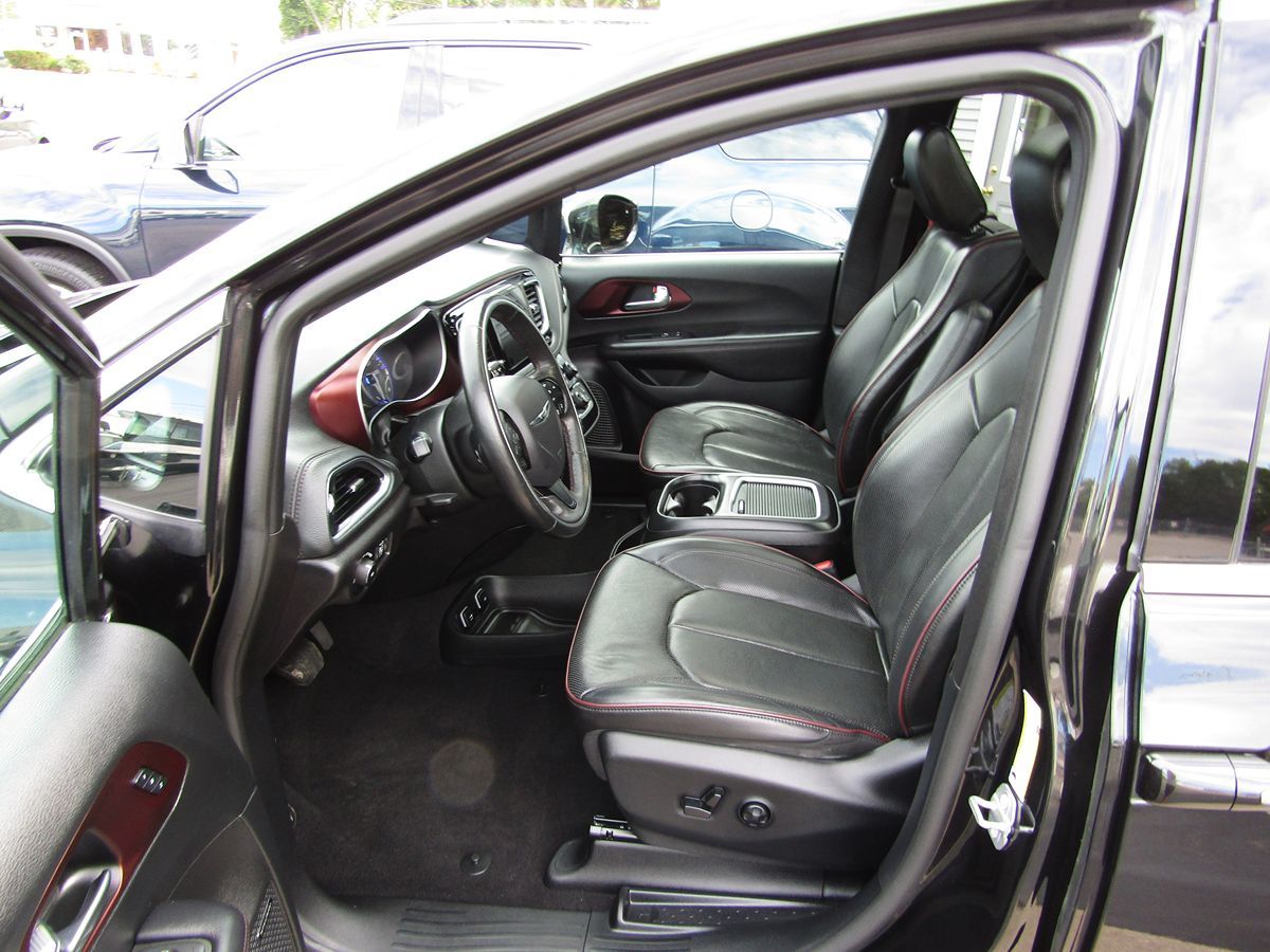 2020 Chrysler Pacifica Limited 35th Anniversary photo 5