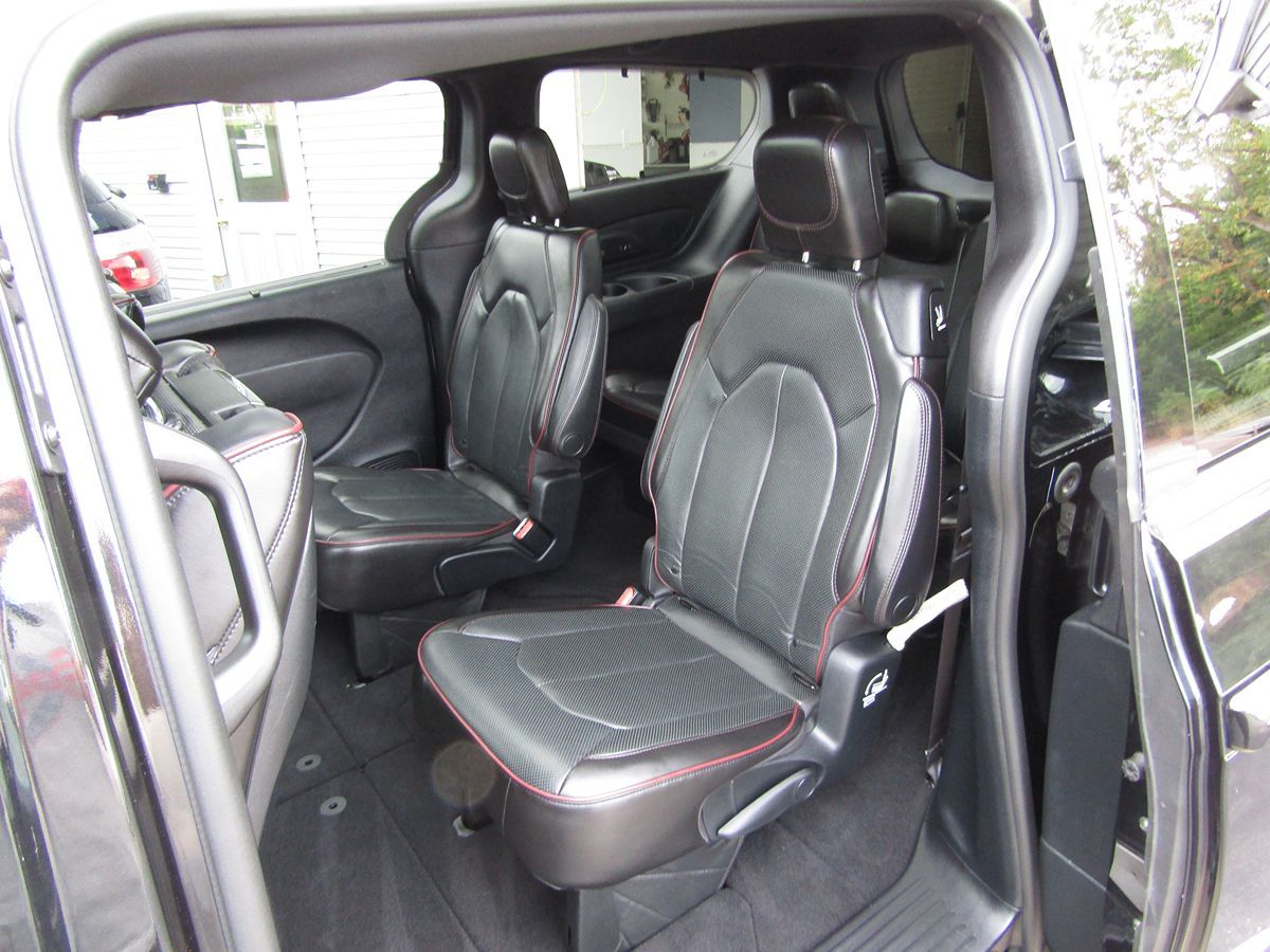 2020 Chrysler Pacifica Limited 35th Anniversary photo 6