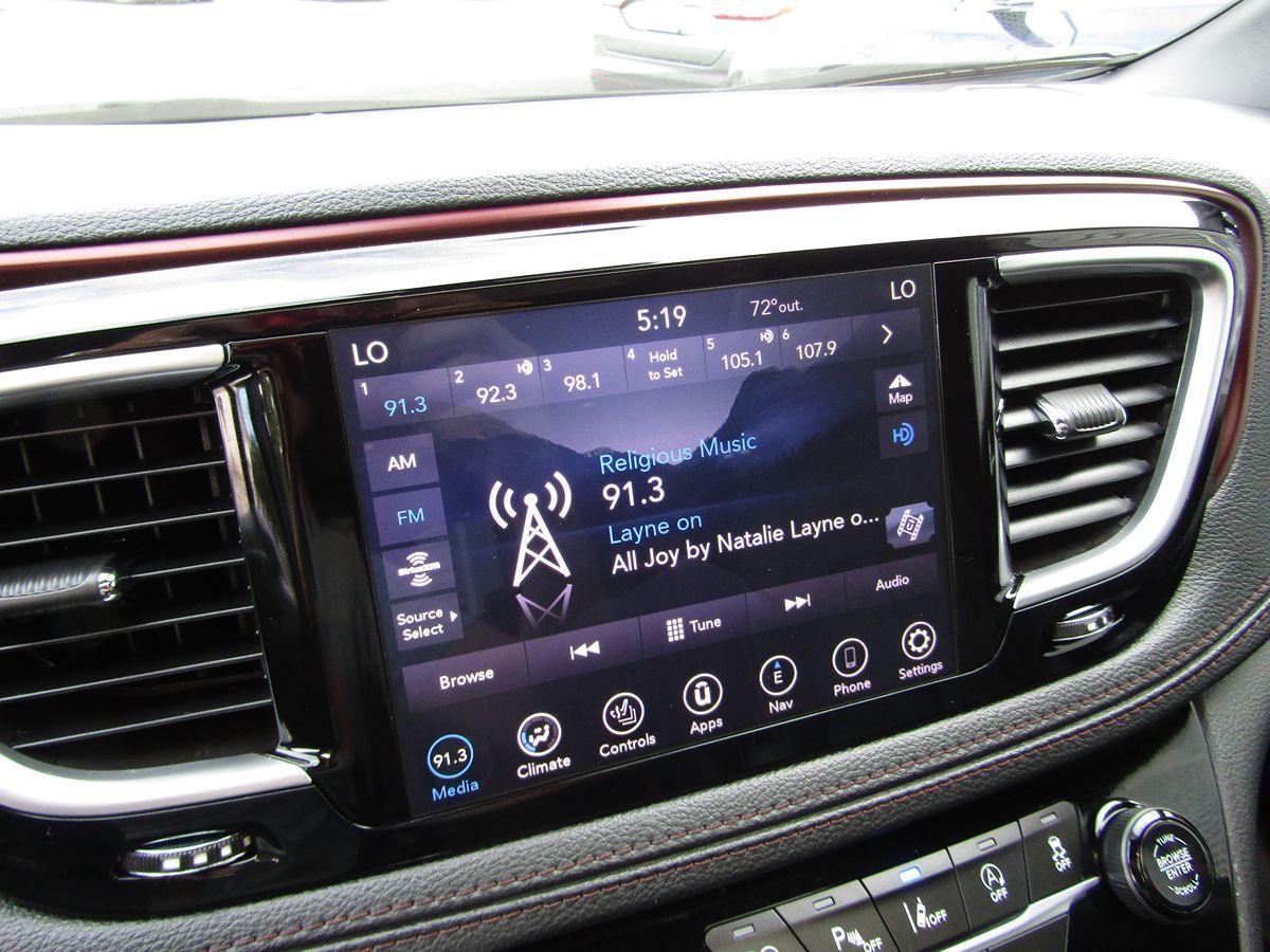 2020 Chrysler Pacifica Limited 35th Anniversary photo 15