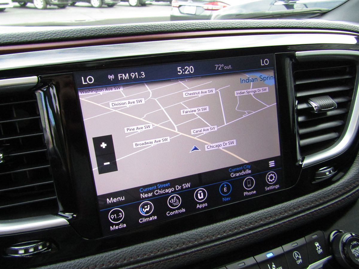 2020 Chrysler Pacifica Limited 35th Anniversary photo 17