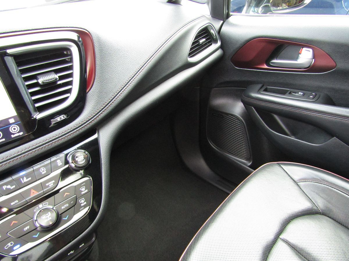 2020 Chrysler Pacifica Limited 35th Anniversary photo 25