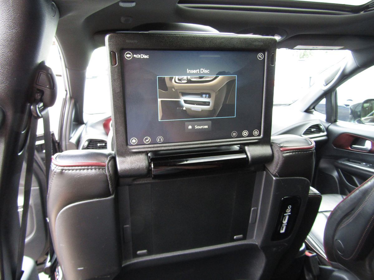 2020 Chrysler Pacifica Limited 35th Anniversary photo 28