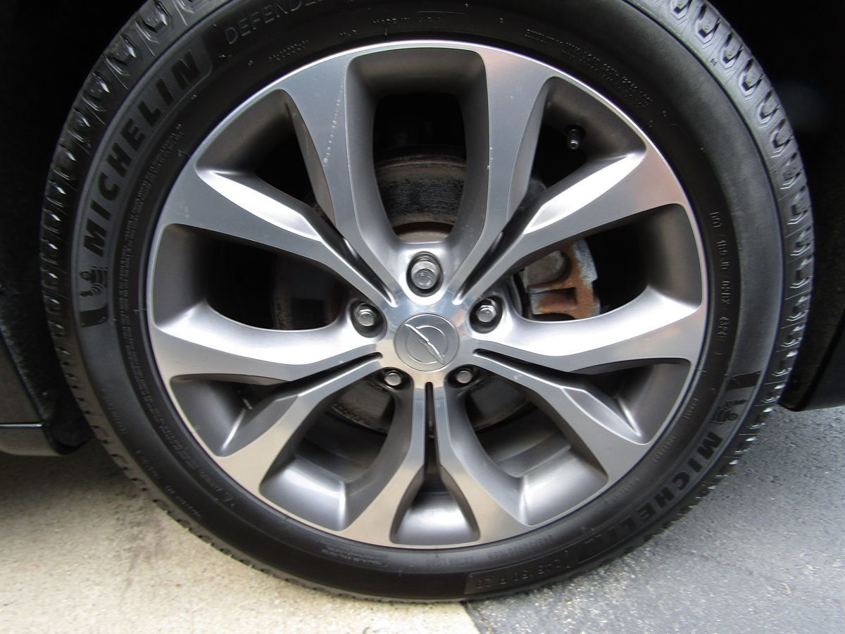 2020 Chrysler Pacifica Limited 35th Anniversary photo 38
