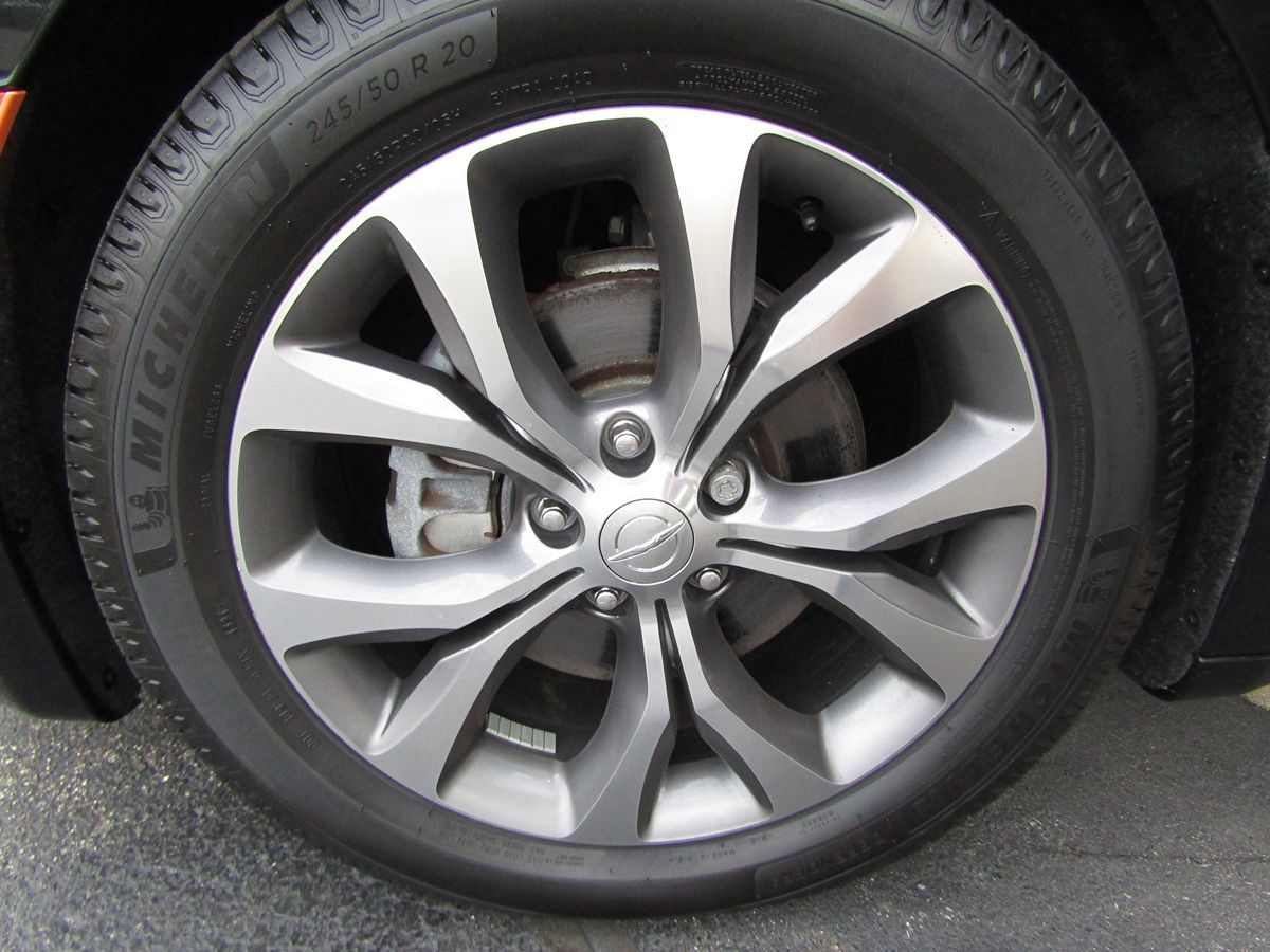 2020 Chrysler Pacifica Limited 35th Anniversary photo 37