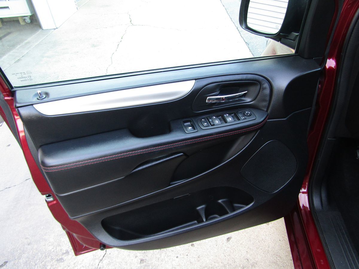 2019 Dodge Grand Caravan GT photo 23