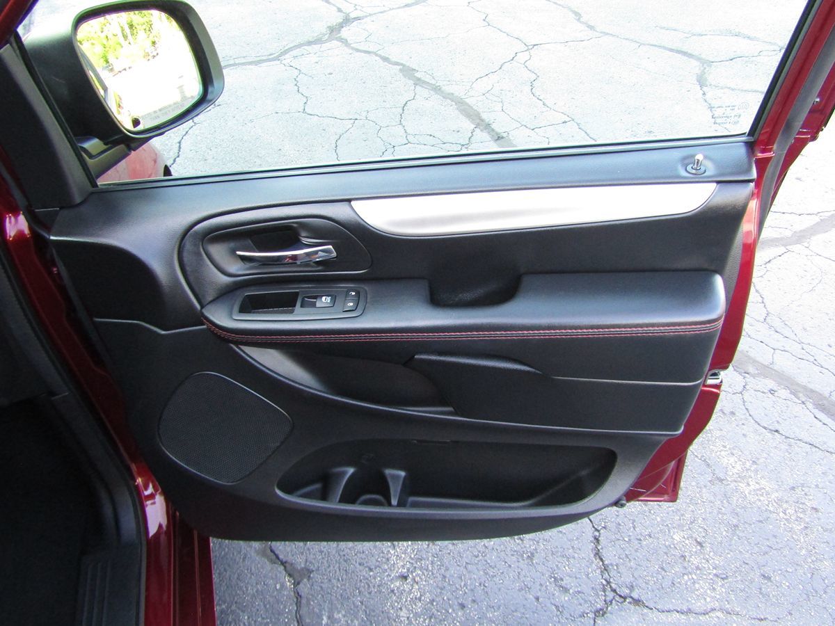 2019 Dodge Grand Caravan GT photo 25