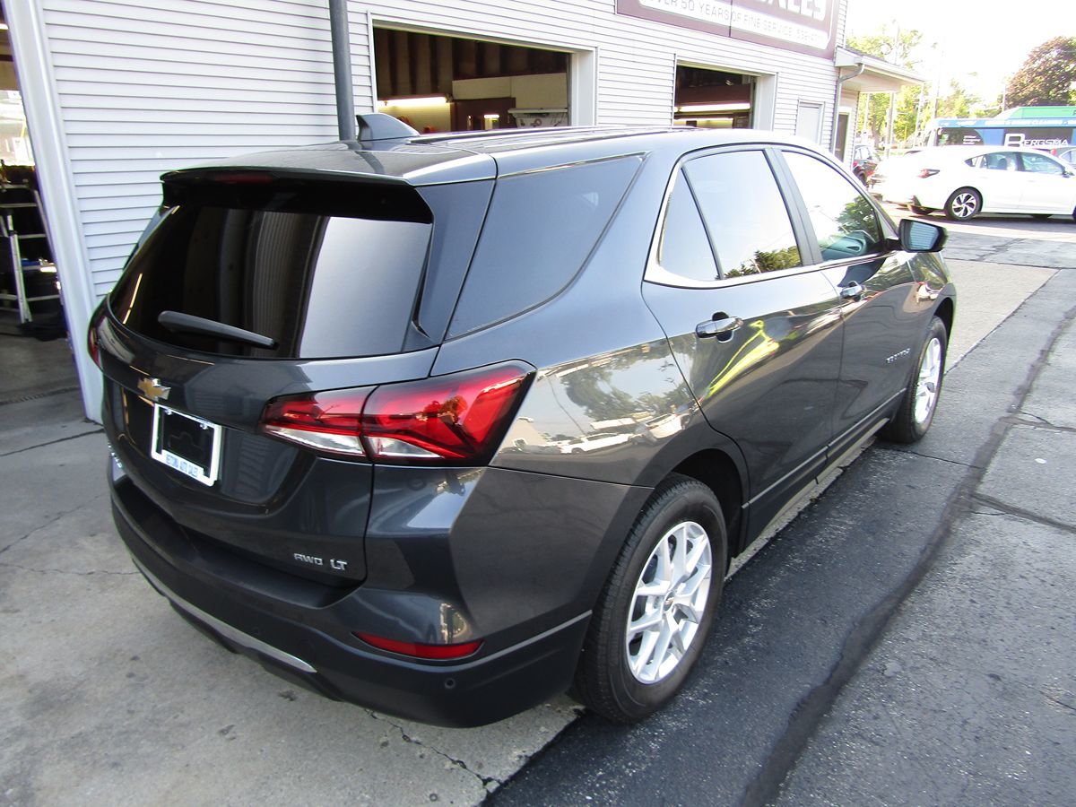 2023 Chevrolet Equinox LT photo 3