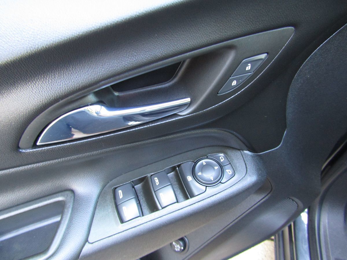 2023 Chevrolet Equinox LT photo 24