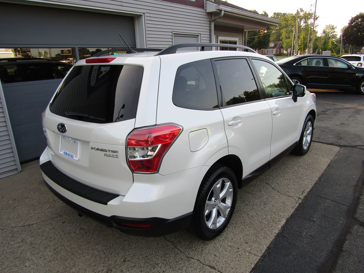 2014 Subaru Forester 2.5i Premium photo 3
