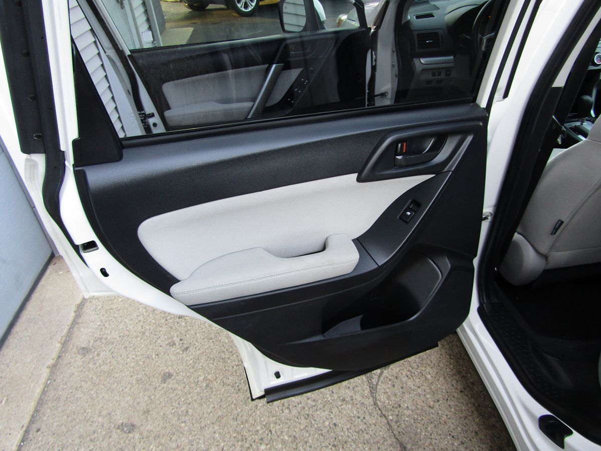 2014 Subaru Forester 2.5i Premium photo 25