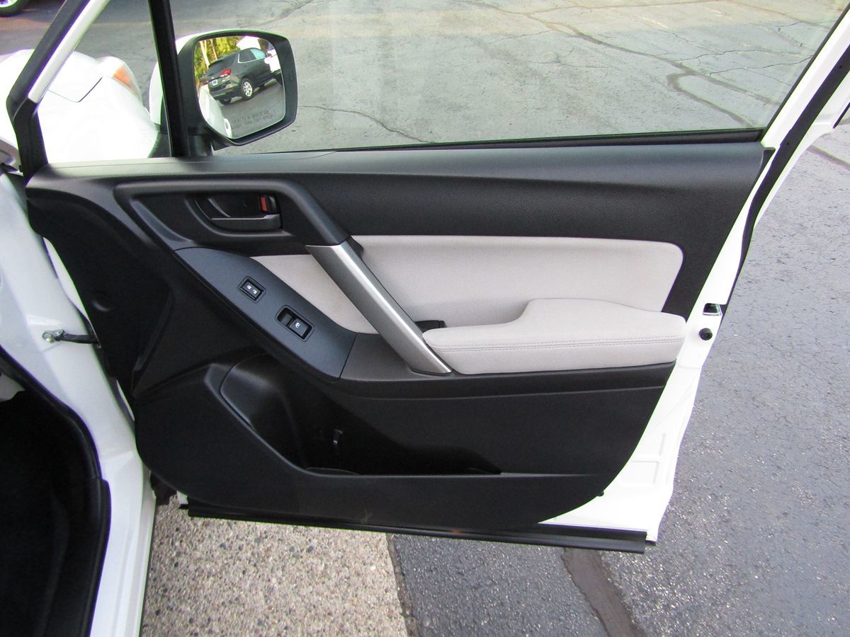 2014 Subaru Forester 2.5i Premium photo 26