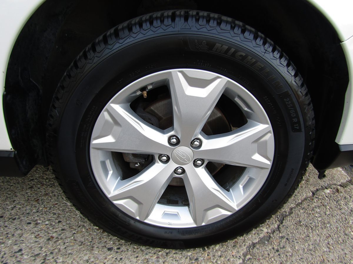 2014 Subaru Forester 2.5i Premium photo 32