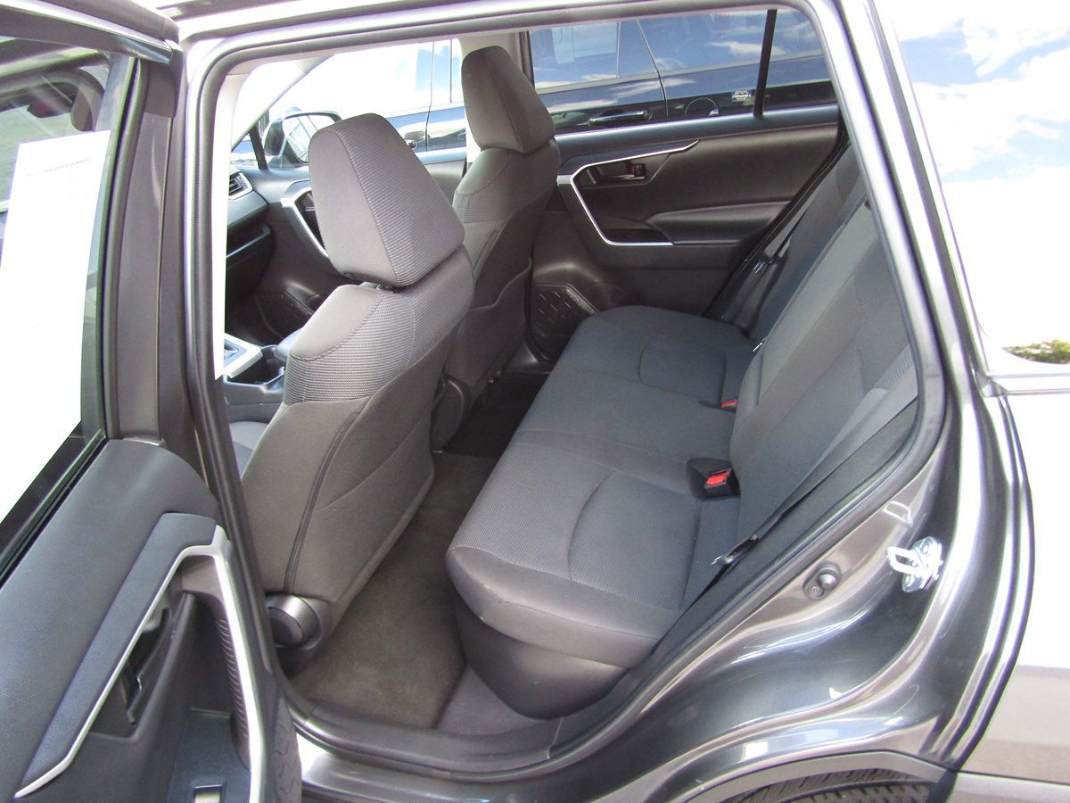 2022 Toyota RAV4 Hybrid LE photo 5
