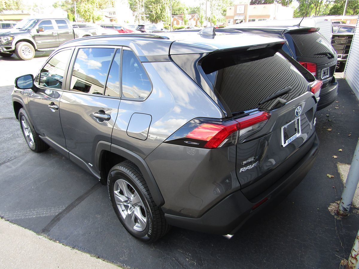 2022 Toyota RAV4 Hybrid LE photo 3