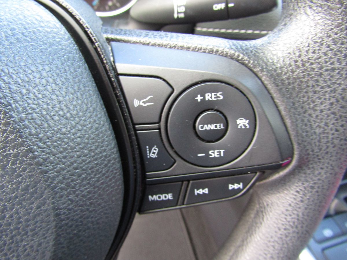 2022 Toyota RAV4 Hybrid LE photo 7