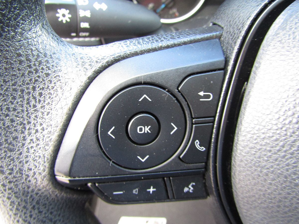 2022 Toyota RAV4 Hybrid LE photo 8