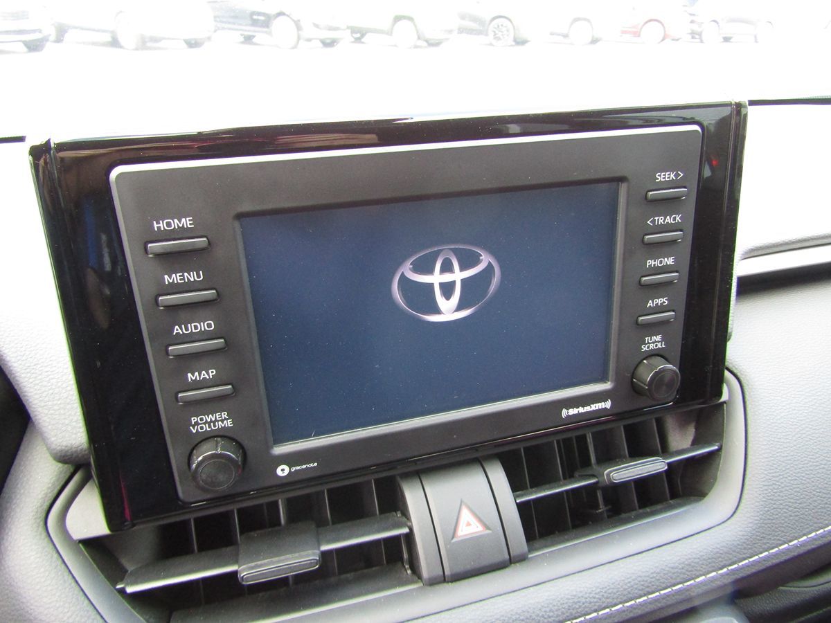 2022 Toyota RAV4 Hybrid LE photo 12