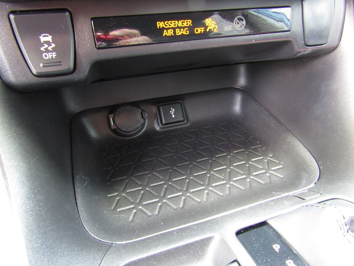2022 Toyota RAV4 Hybrid LE photo 16