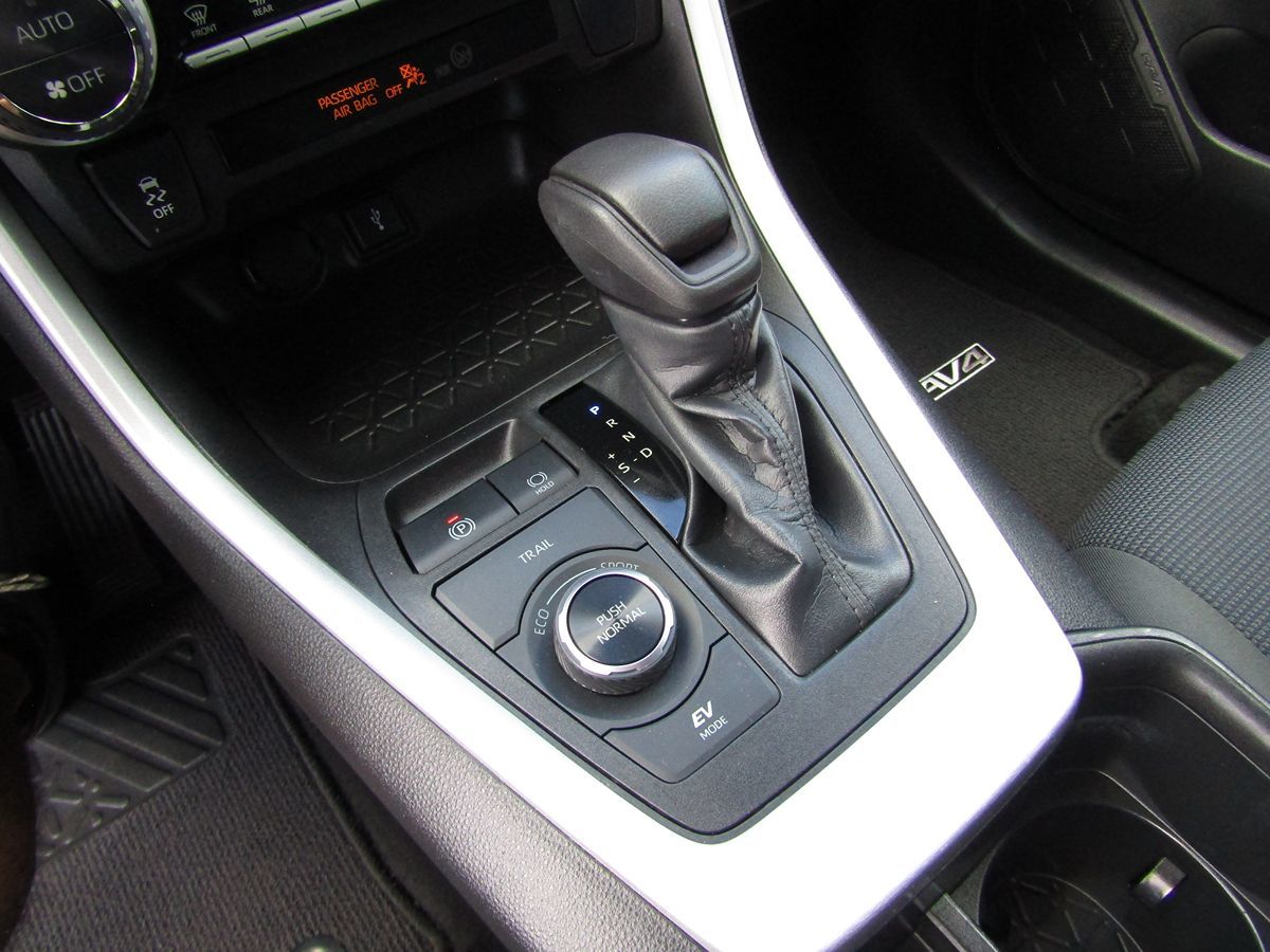 2022 Toyota RAV4 Hybrid LE photo 17