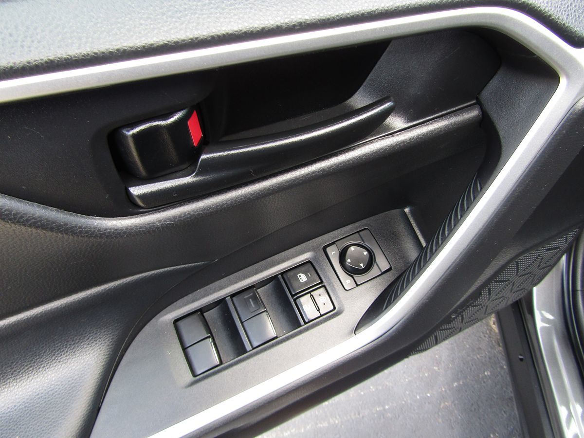 2022 Toyota RAV4 Hybrid LE photo 21