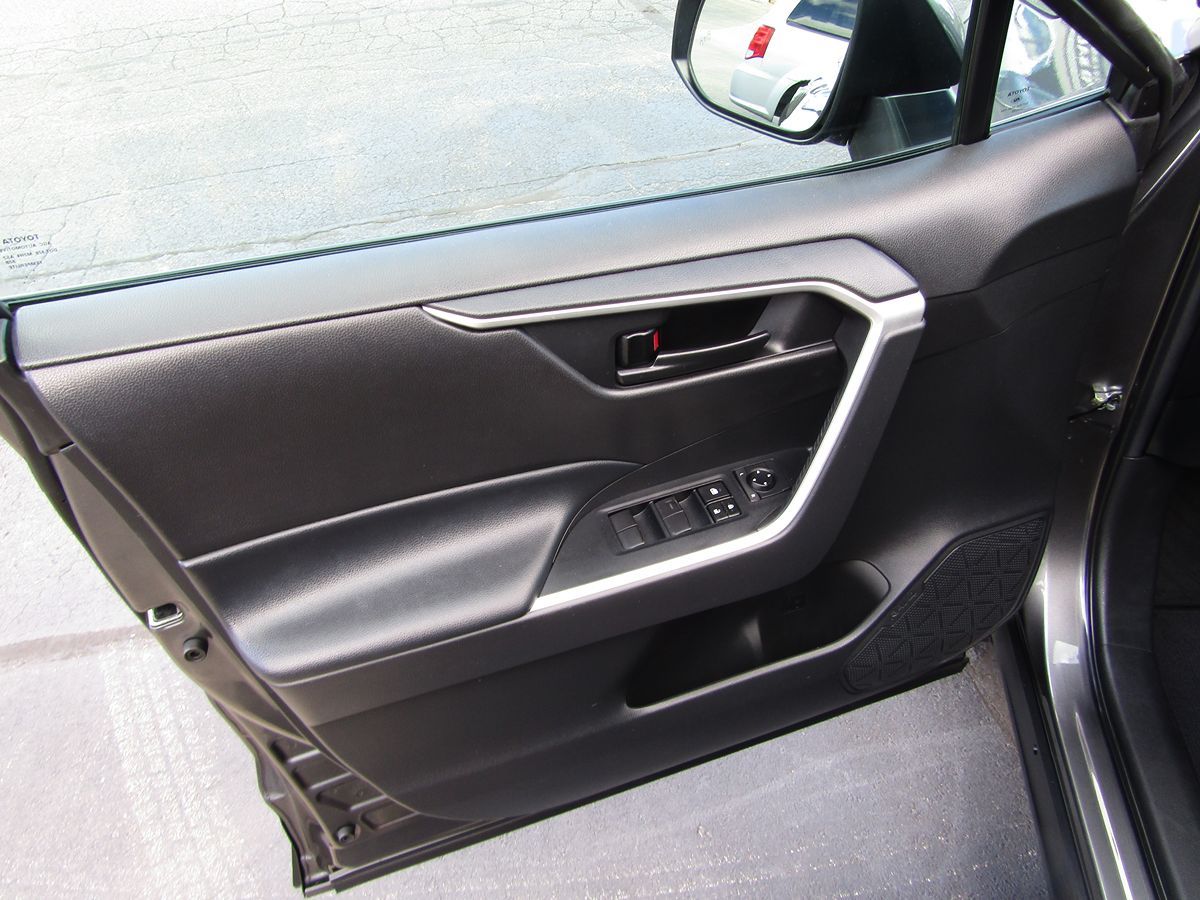 2022 Toyota RAV4 Hybrid LE photo 22