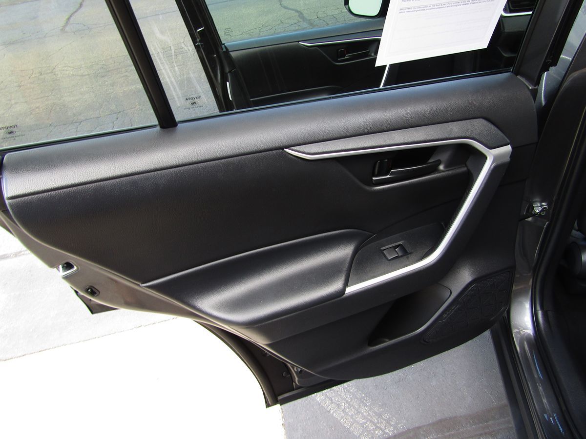 2022 Toyota RAV4 Hybrid LE photo 23
