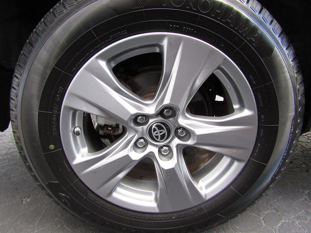 2022 Toyota RAV4 Hybrid LE photo 29