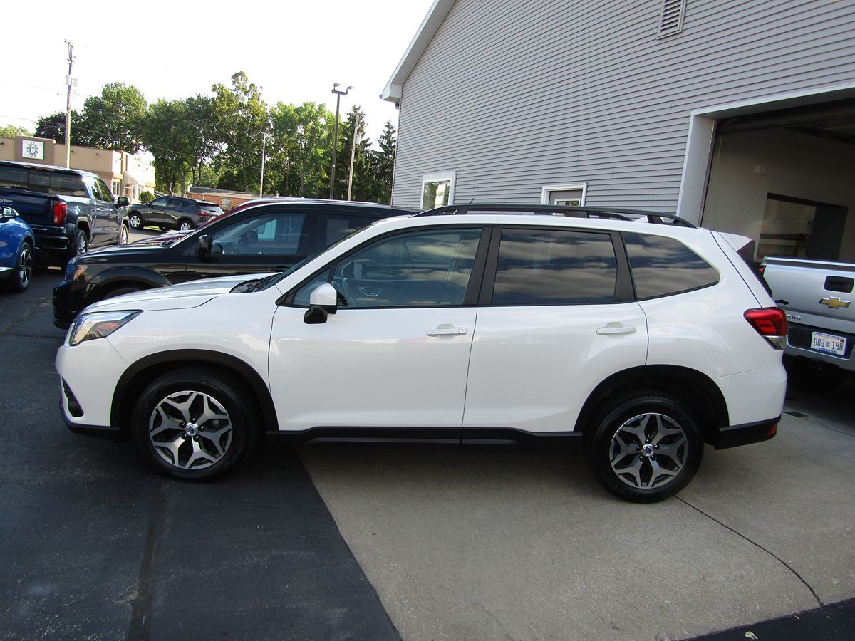 2022 Subaru Forester Premium photo 2