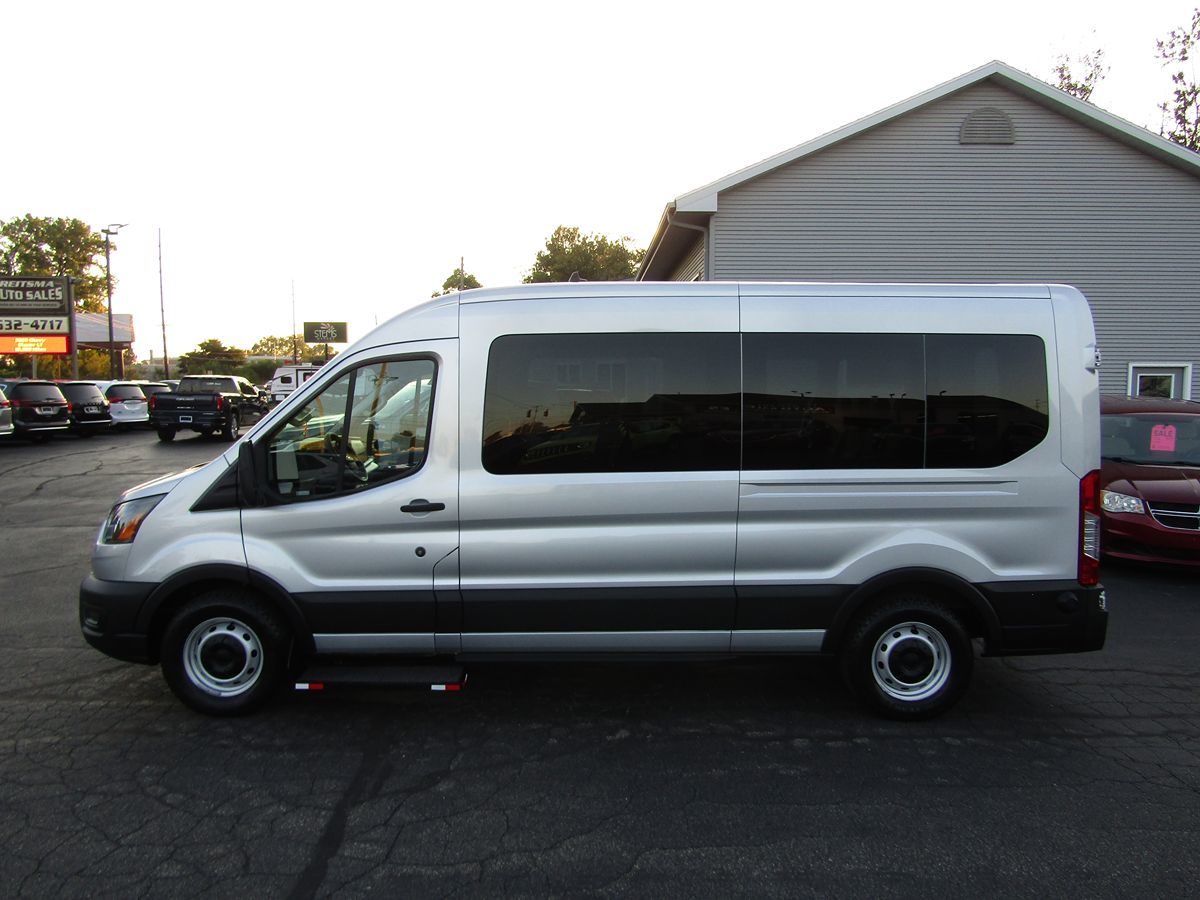 2020 Ford Transit Passenger XL photo 2