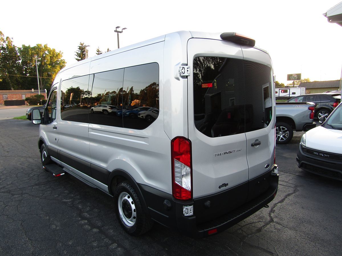 2020 Ford Transit Passenger XL photo 3