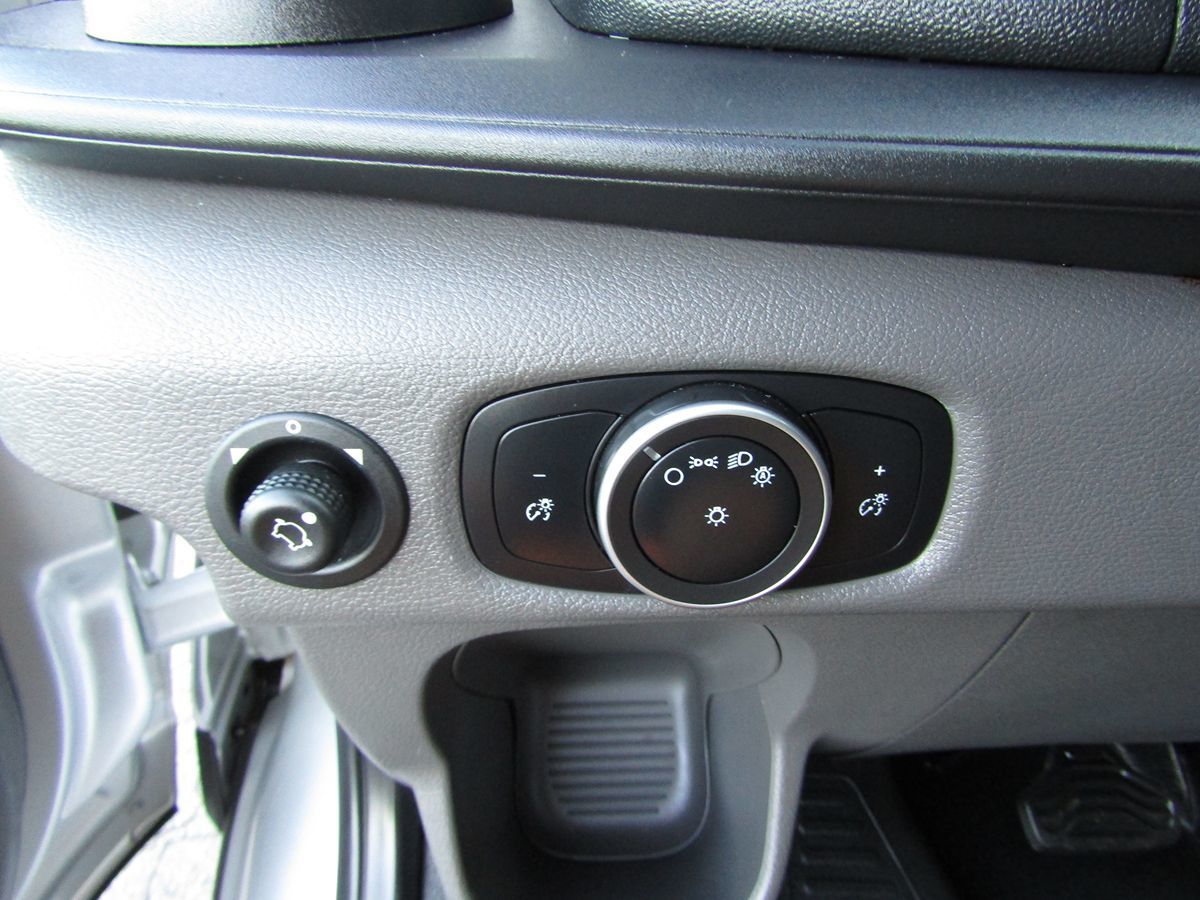 2020 Ford Transit Passenger XL photo 10