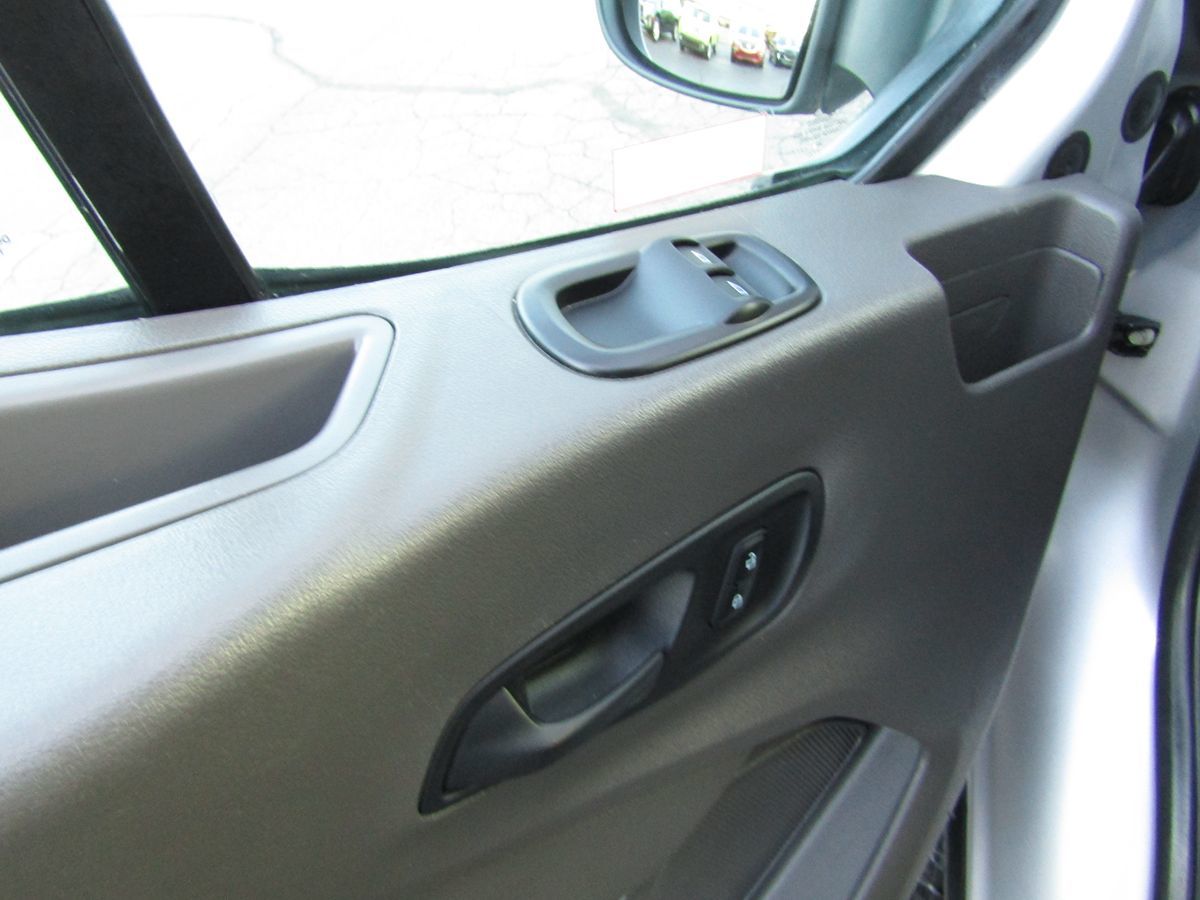 2020 Ford Transit Passenger XL photo 22