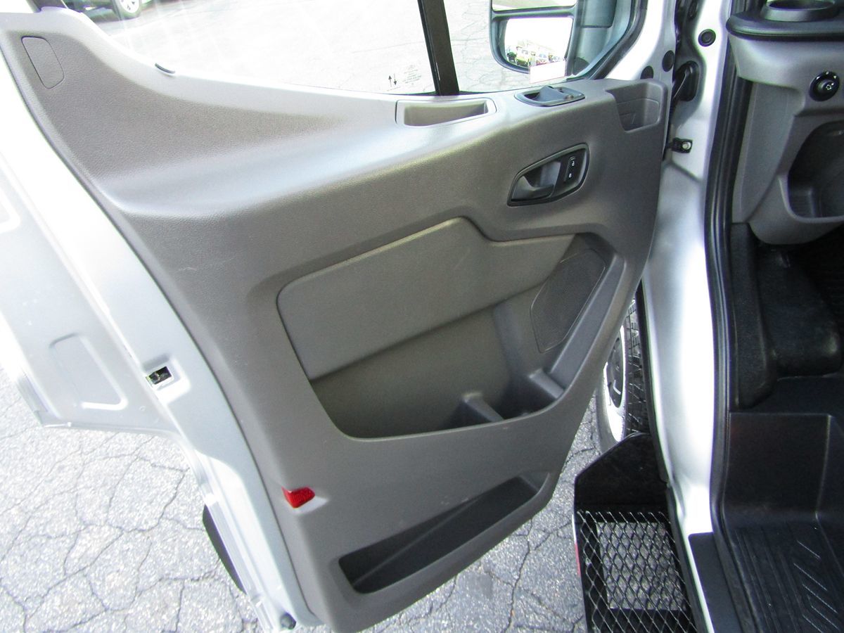 2020 Ford Transit Passenger XL photo 23