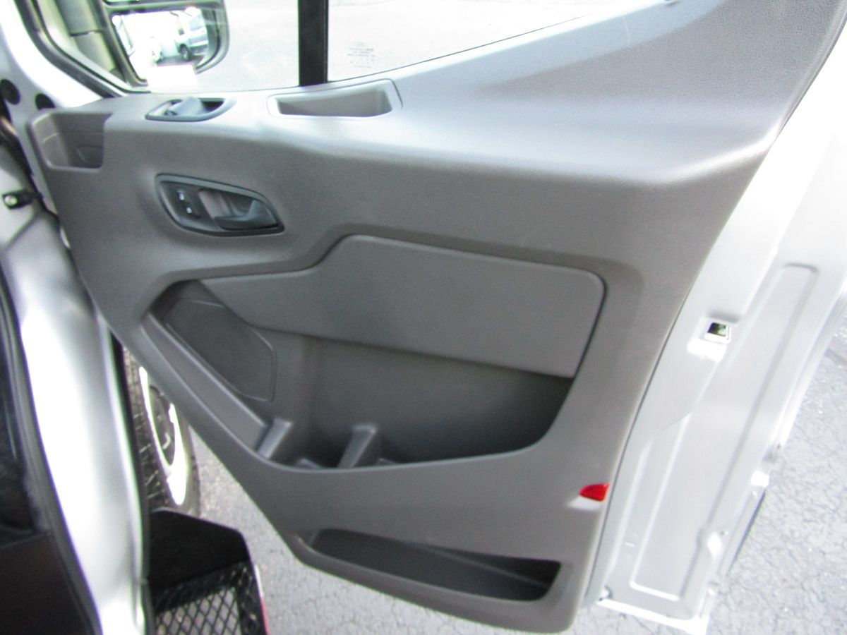 2020 Ford Transit Passenger XL photo 26