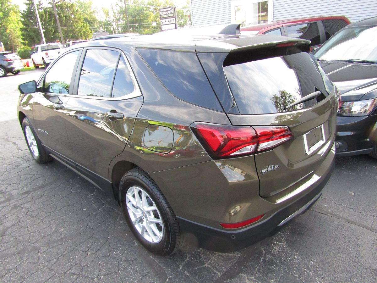 2023 Chevrolet Equinox LT photo 2