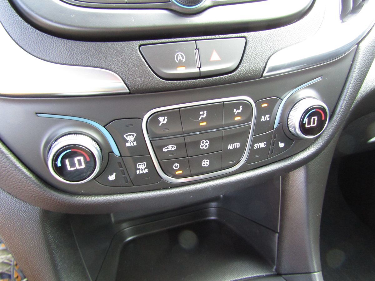 2023 Chevrolet Equinox LT photo 17