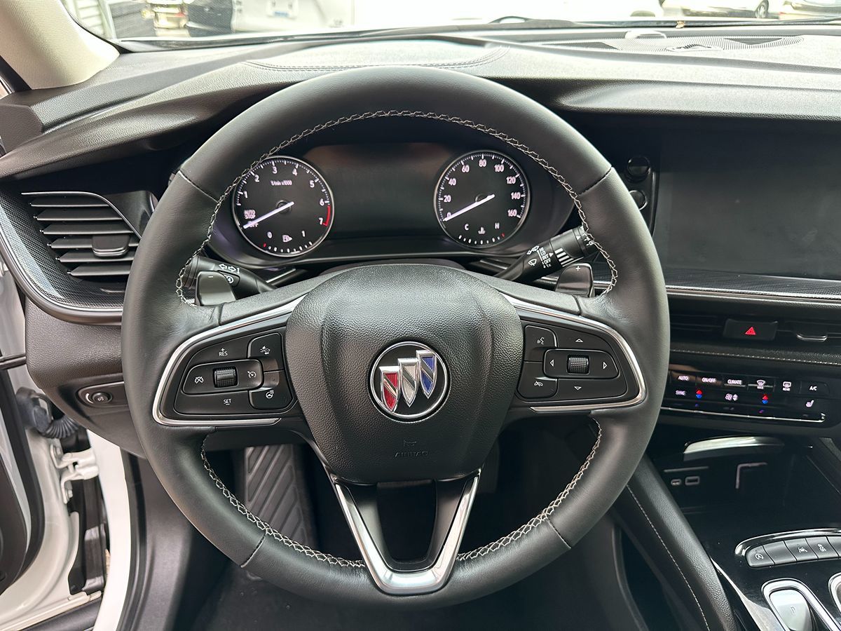 2023 Buick Envision Essence photo 2