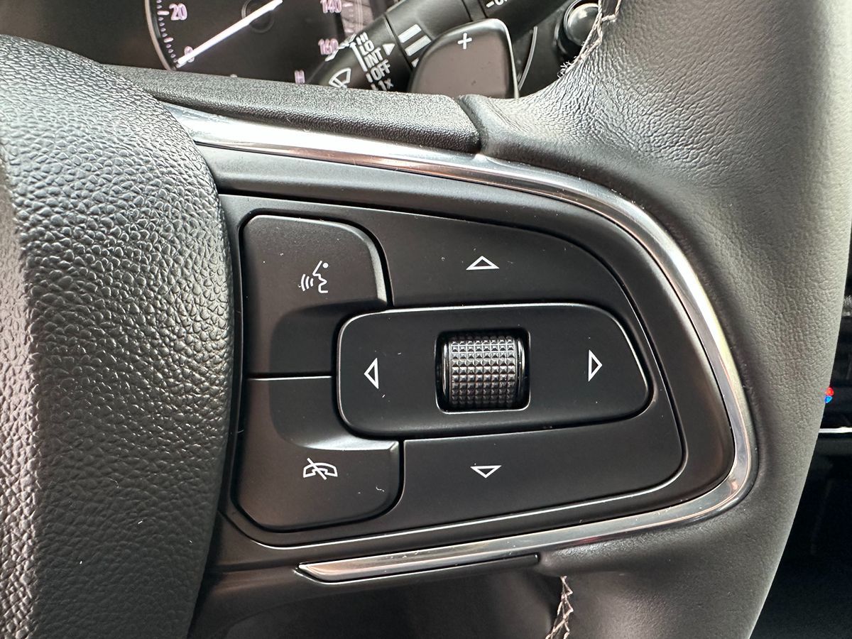 2023 Buick Envision Essence photo 3