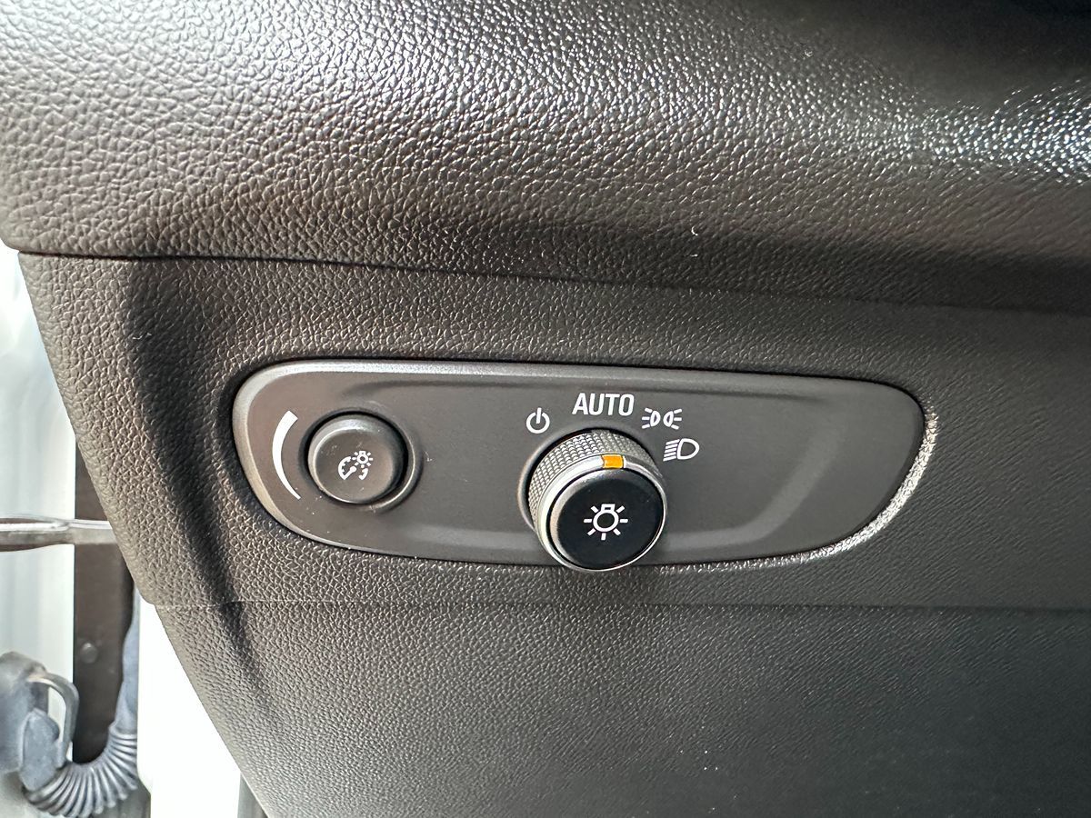 2023 Buick Envision Essence photo 7