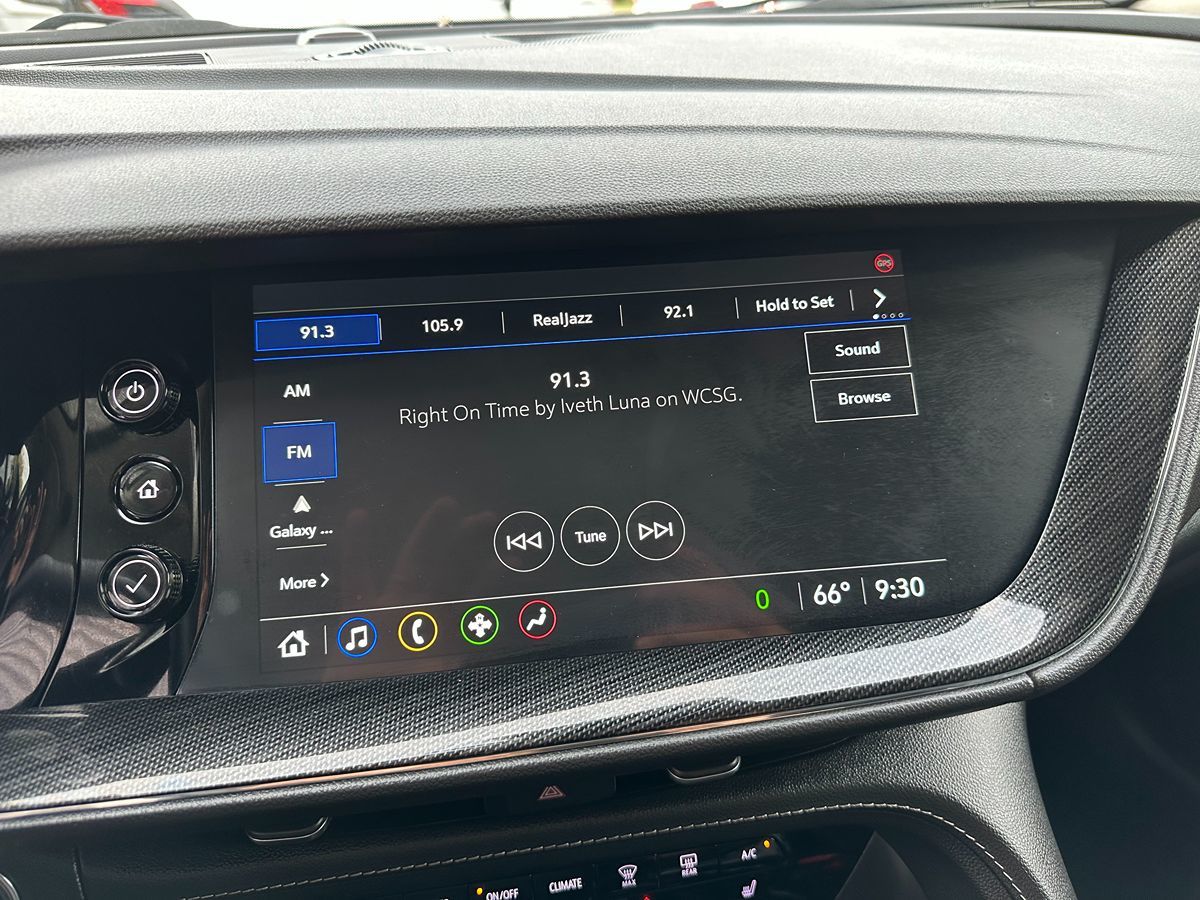 2023 Buick Envision Essence photo 11