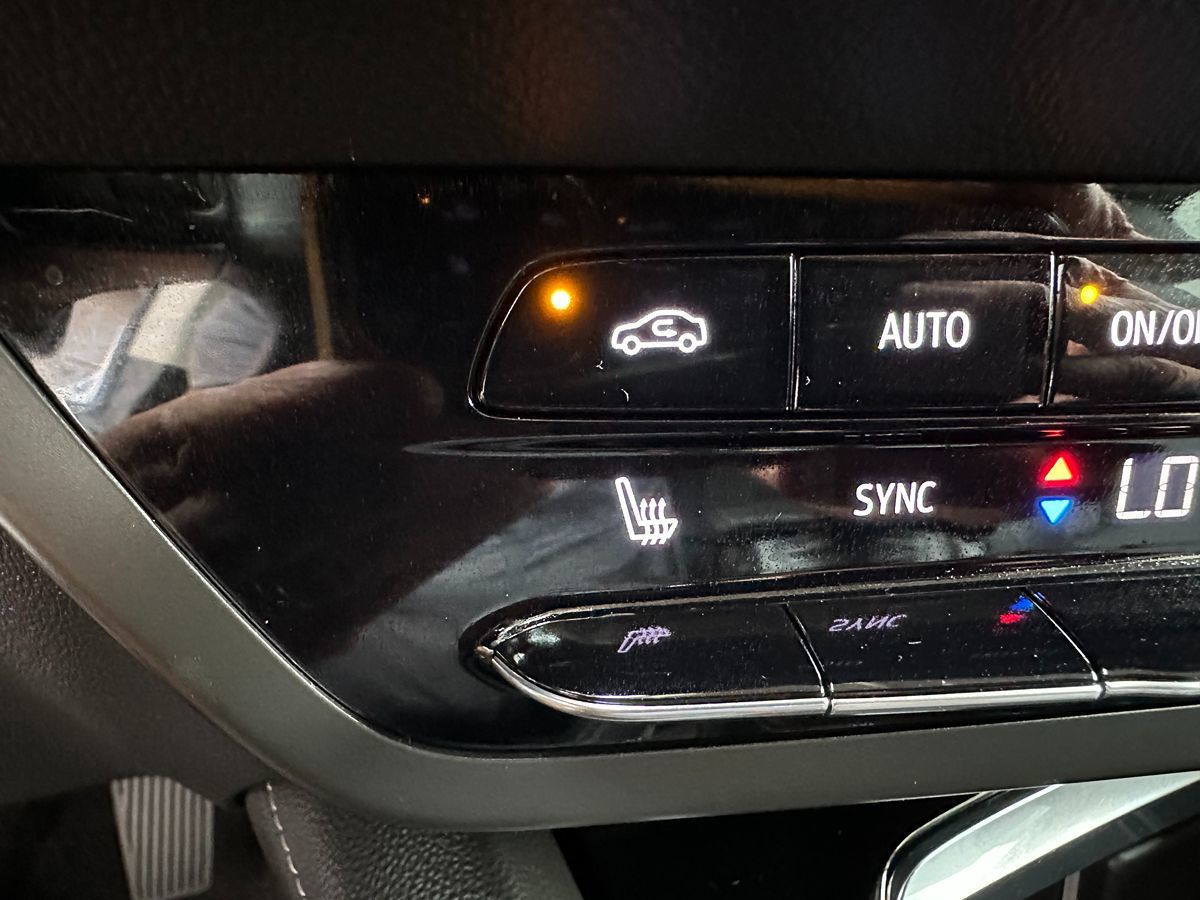 2023 Buick Envision Essence photo 16