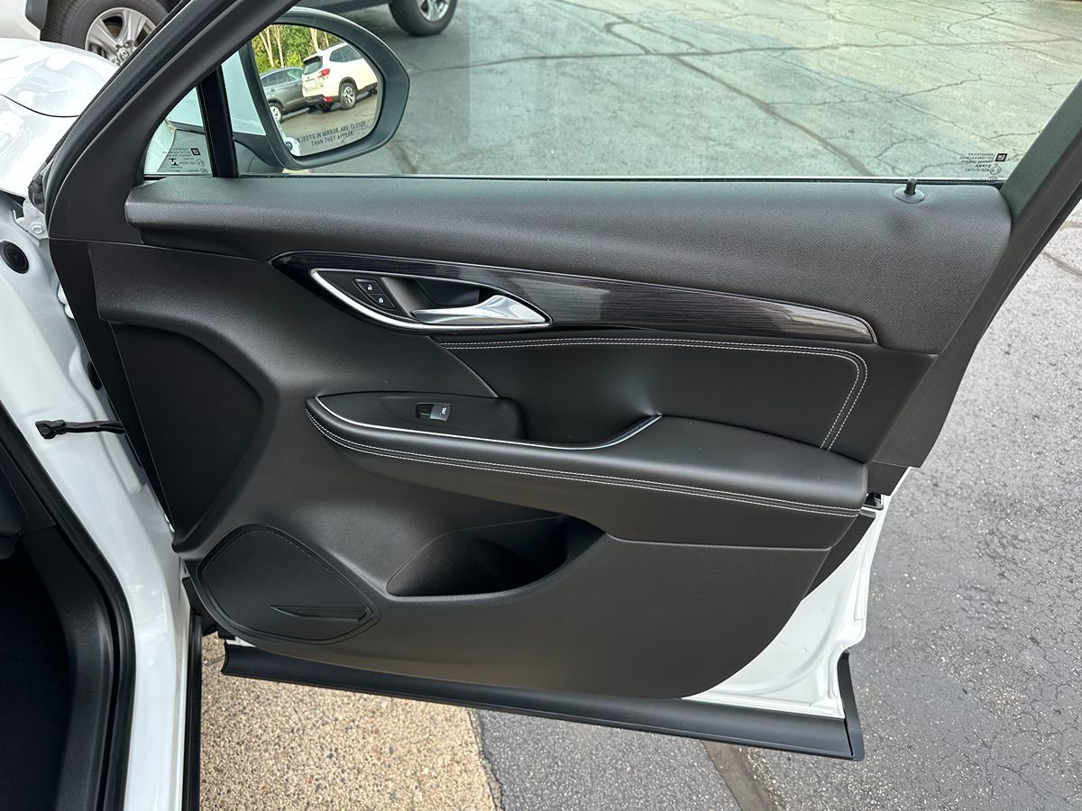 2023 Buick Envision Essence photo 26