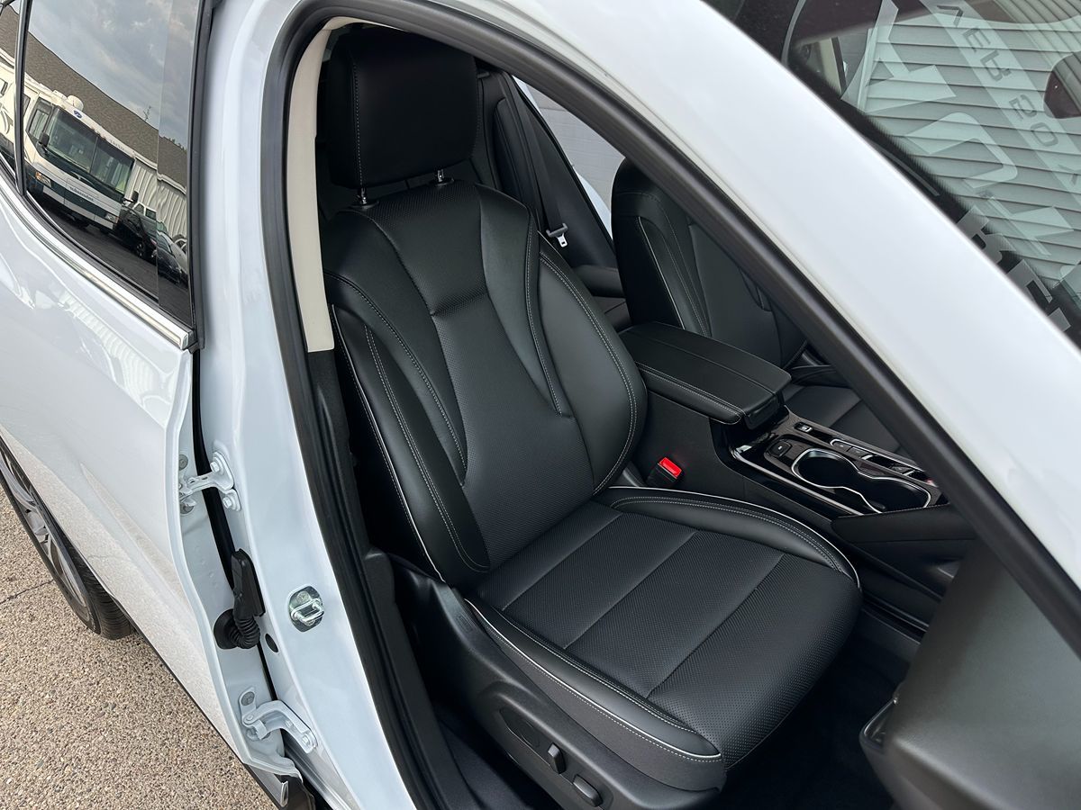 2023 Buick Envision Essence photo 28
